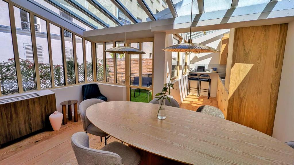 Hidden Courtyard Loft - 3