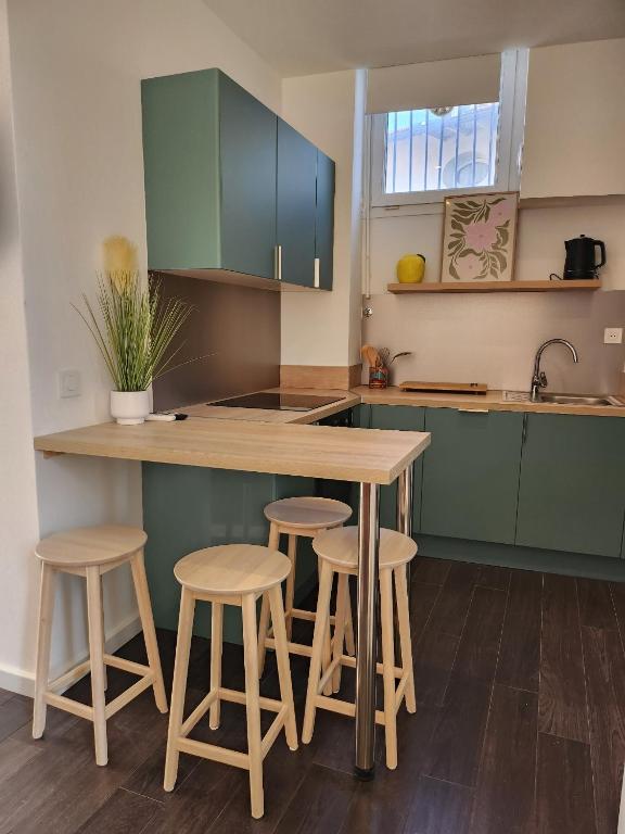 Charming, quiet 2-room apartment with balcony - 5