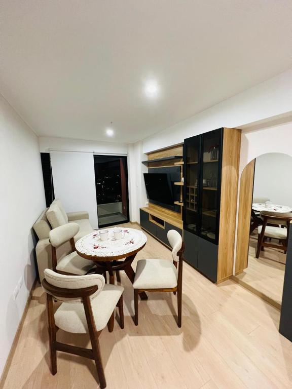 SQ Living-Pool-Coworking-Facing Miraflores - 1
