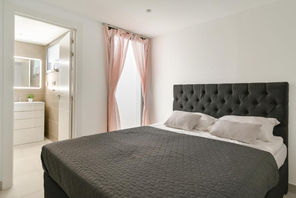 West Beach Estepona Townhouse - 2