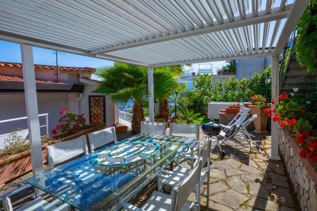 Spacious Sorrento Villa with Pool, Jacuzzi & Panoramic Sea View - 2