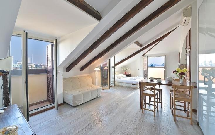 Enchanting Views Rooftop Apartment Prime Location - 1