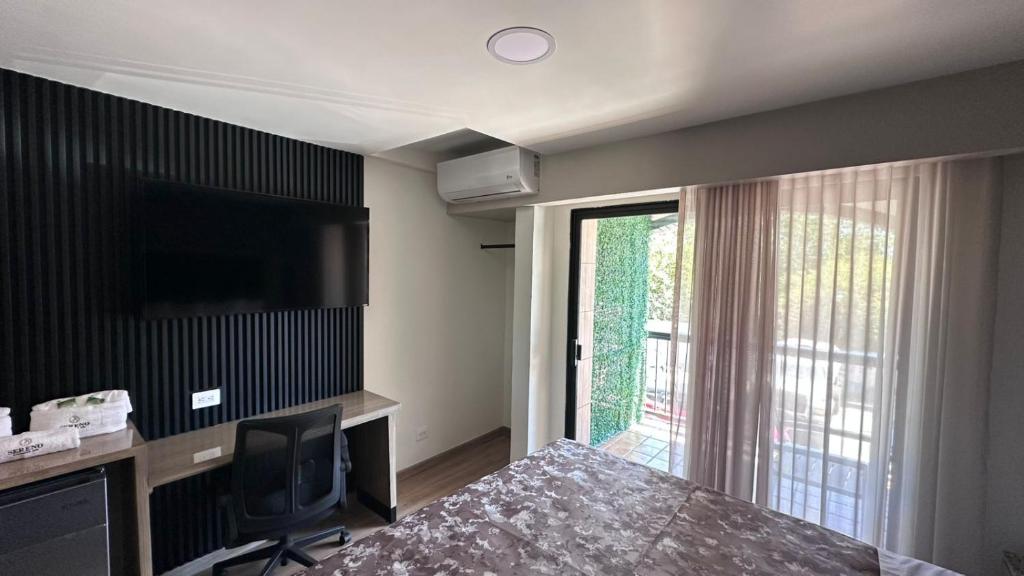 Hotel Sereno Business Inn - 1