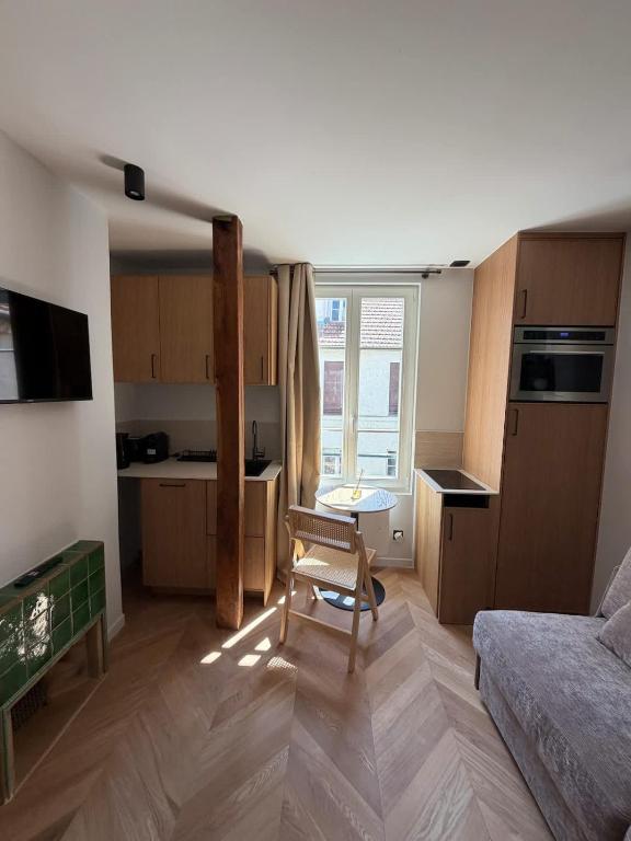 Elegant Studio Marais Place des Vosges - 3