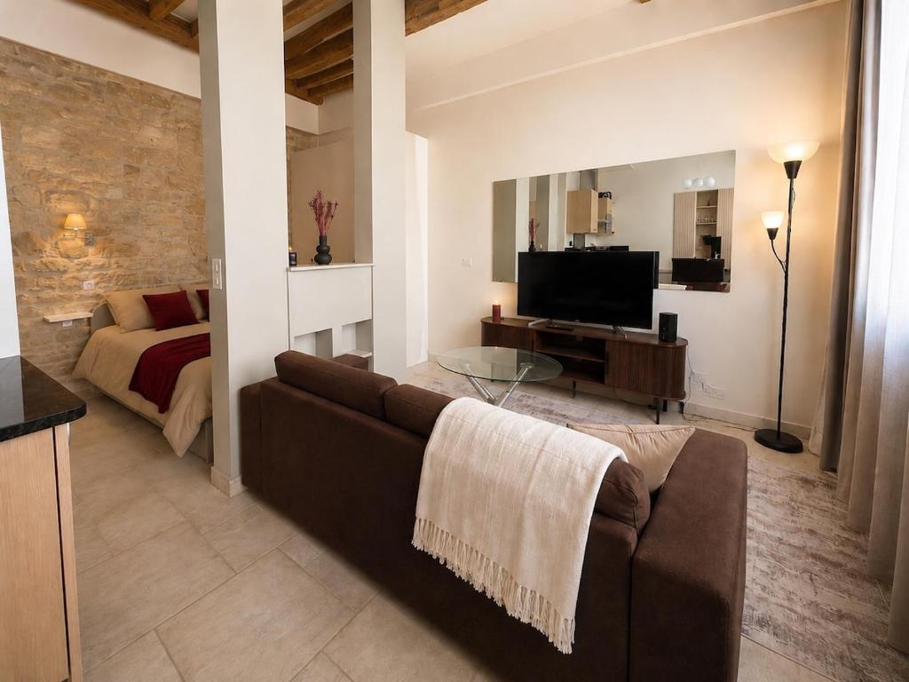 Charming studio with beams Rue du Cherche Midi - 1
