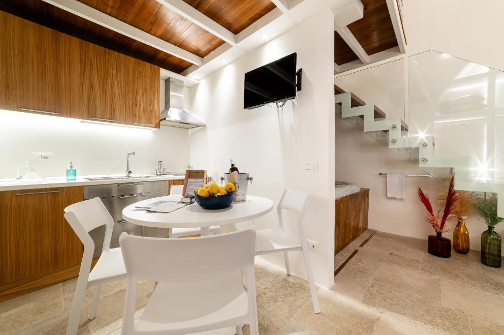 Old Court Luxury Suite Spa by Monholiday - 3
