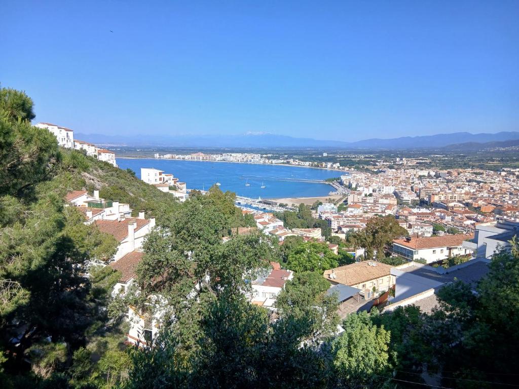 Charmant appartement avec vue sur mer et montagne - 1
