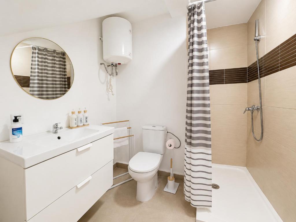 Habitación con Baño Privado, y Cocina - Cerca de la Playa - 2