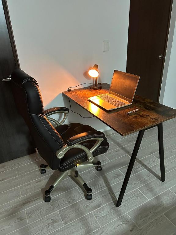 Modern Executive Apartment with Parking - 3