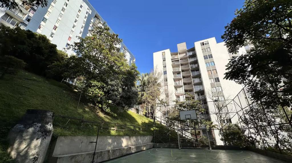 Apto excelente vista a medellin, cerca a todo - 3