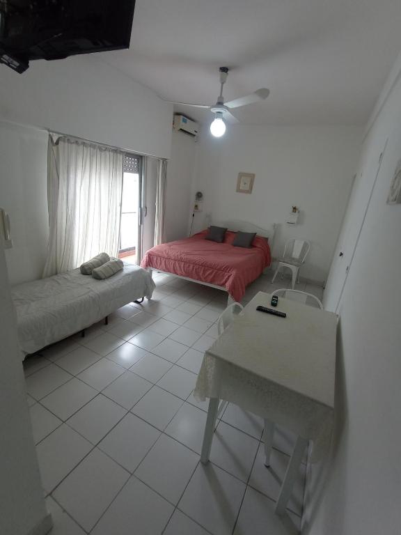 Apartamentos Paraguay Soleado Excelente Ubicacion - 3