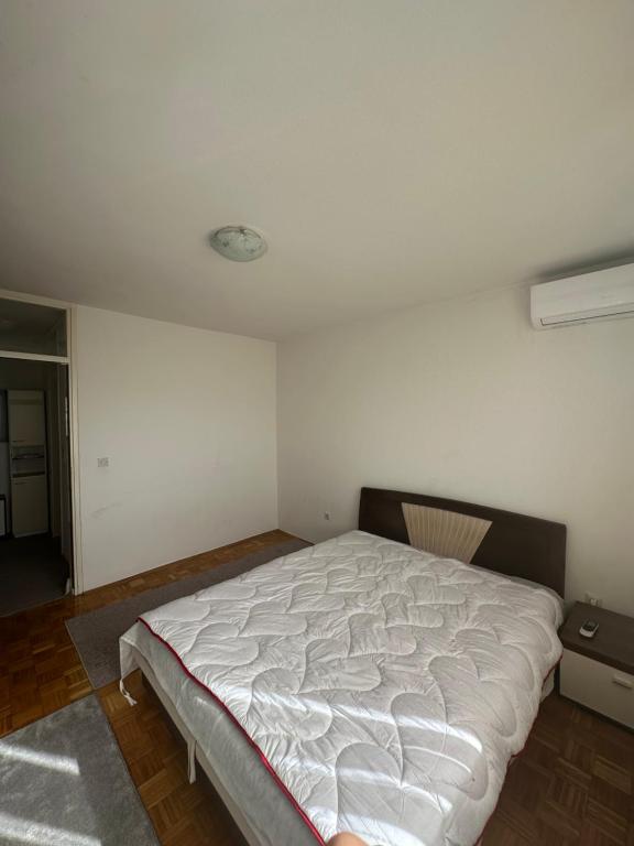 Sweet Home - 3