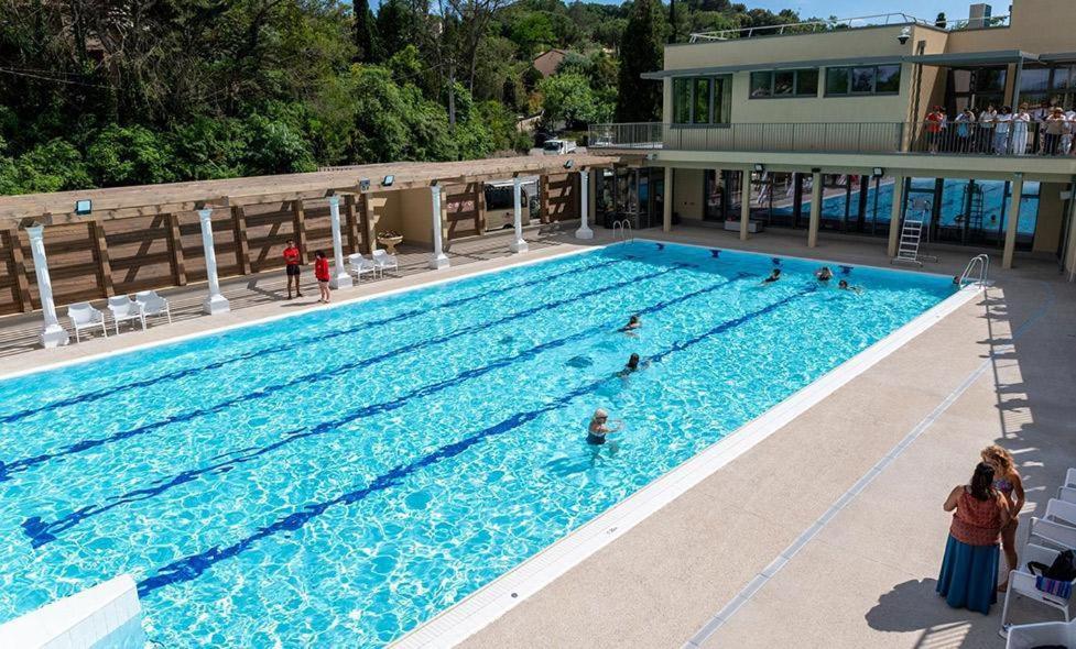 6 mins walk to pool and 10 mins to Valbonne Village - 5