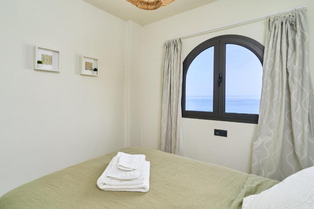 Sunny Sea View Condo with Private Patio, Shared Pool, Amazing Views, Full Kitchen - 2