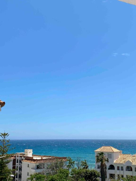 Bright Apartment with a Beautiful Sea View - 3