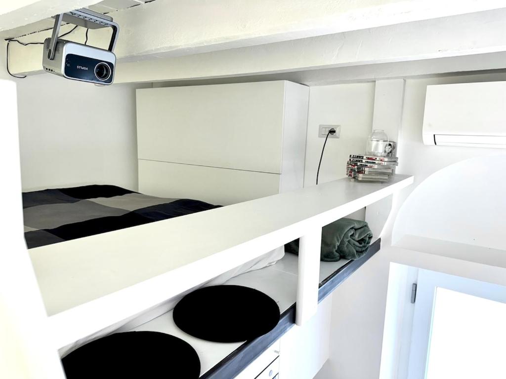 Tiny Cinema Loft - Milan's Smallest Apartment - 4