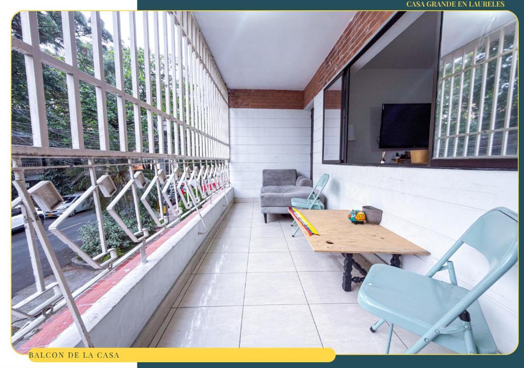 Amplia Casa en Laureles, Zona Residencial y Tranquila - 4