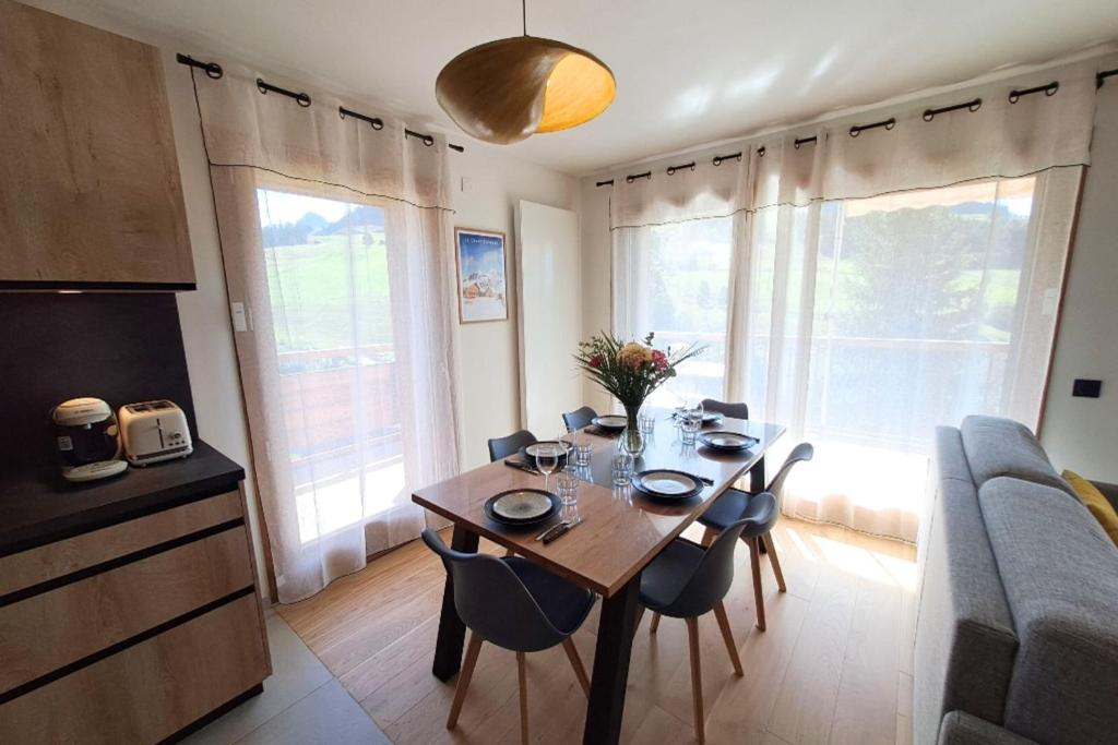 Spacious 8-person apartment with mountain views - 4