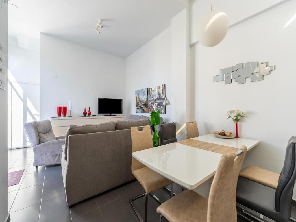 Stylish home in Orihuela Costa with pool - 3