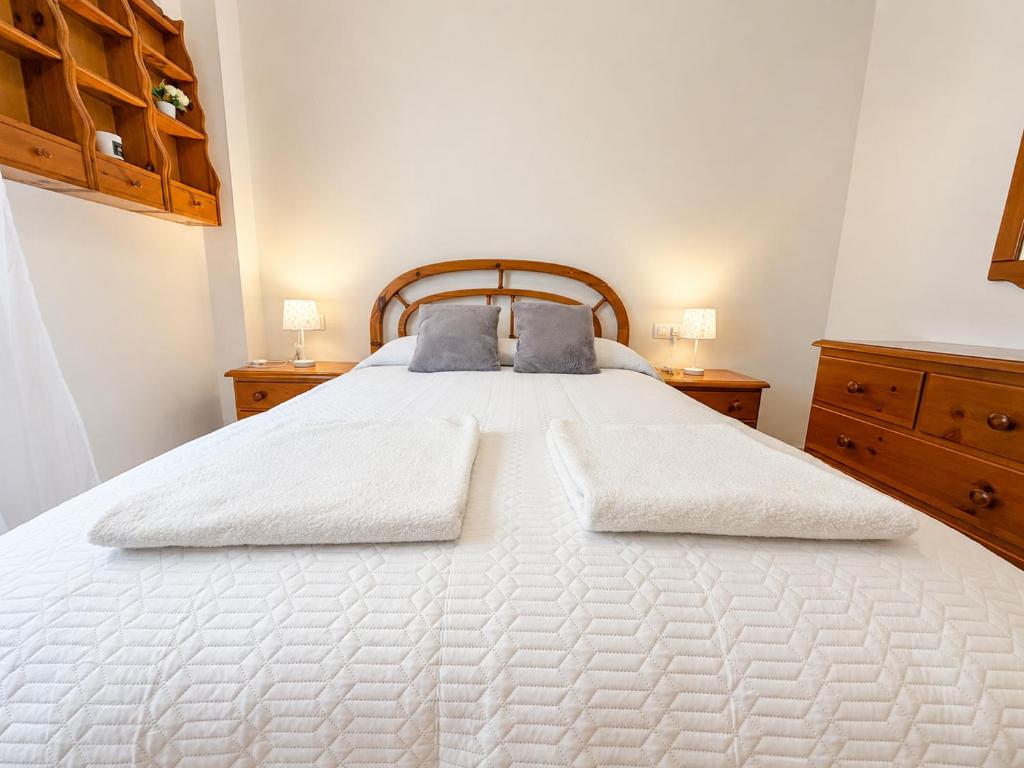 Apartamento "Bella Bahía" - over 25 years old & Families - Swimming Pool - Parking - Tranquility - Good Conections - 4