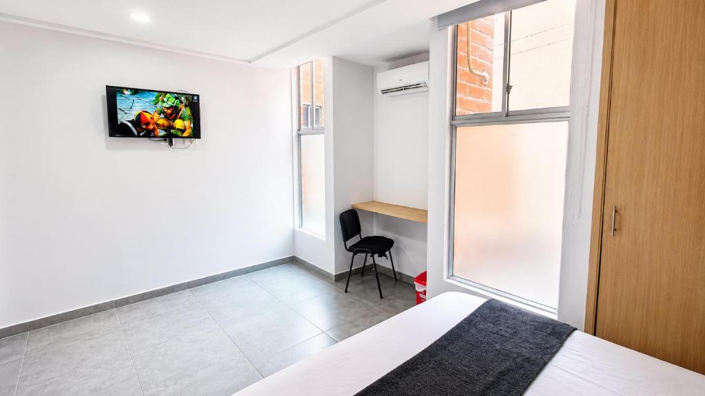 Cold AC, fast Wifi, best Laureles location and rates - 2