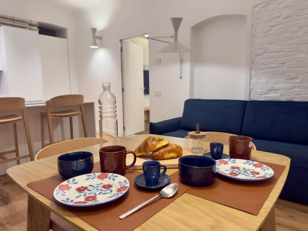Newly renovated Luxury Suite44 History-filled home on a monumental Stairway with a Jacuzzi, located between the Downtown pedestrian area and the railway station - 4