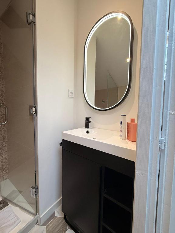 Appartement 2 chambres entièrement climatisé avec place de parking au bord de mer a Cannes - 2