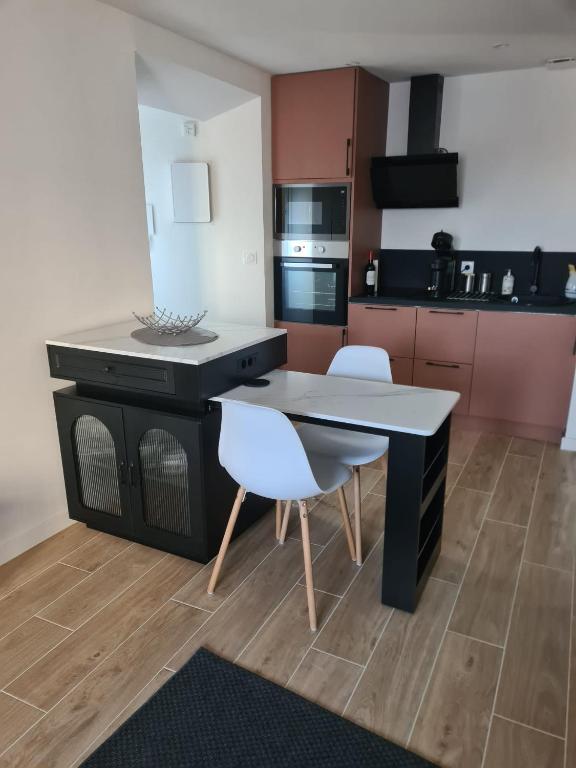Appartement 2 chambres entièrement climatisé avec place de parking au bord de mer a Cannes - 3