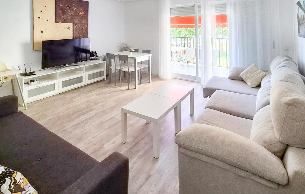 2 Bedroom Cozy Apartment In Oropesa Del Mar - 3