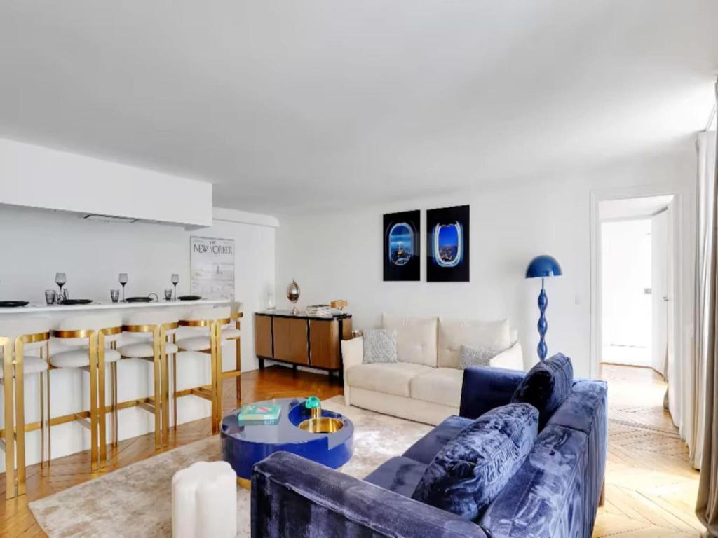 Champs-Elysées Apartment for 6 Guests - 2