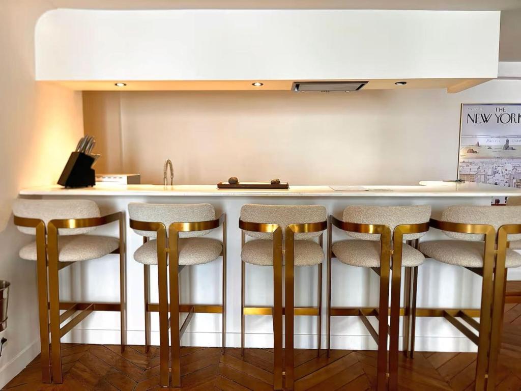 Champs-Elysées Apartment for 6 Guests - 3