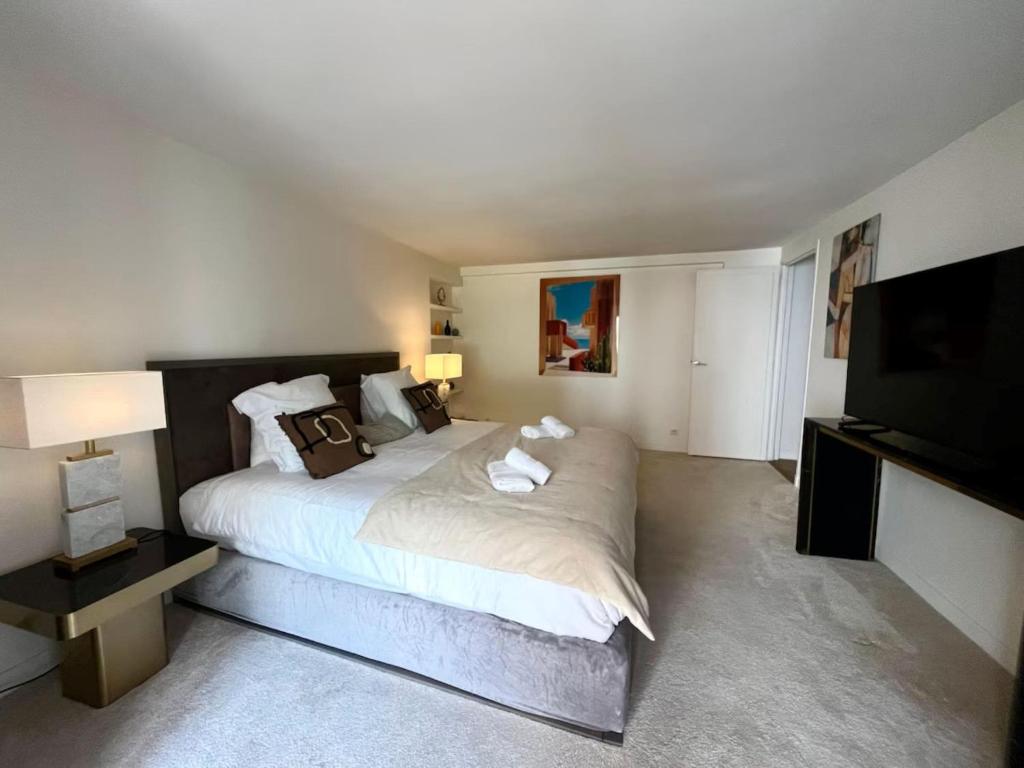 Champs-Elysées Apartment for 6 Guests - 5