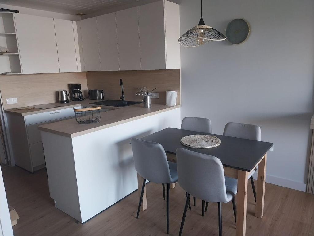 Appartement vue mer exceptionnelle et à 3 min à pied renovée en juin - 5