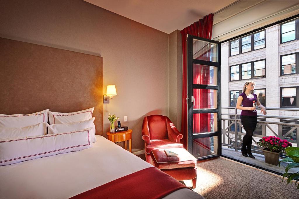 Hotel Giraffe photo