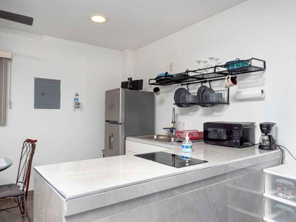 Stunning Pool Condo, 8 Min Walk to the Beach! - 5
