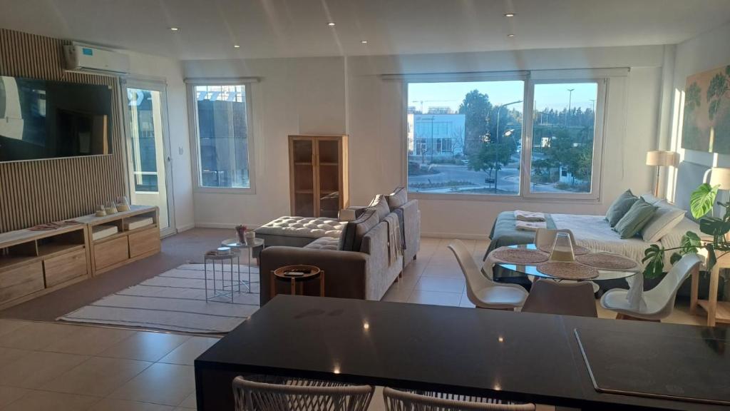 Departamento loft con balcón con vistas parciales a la bahia - 3