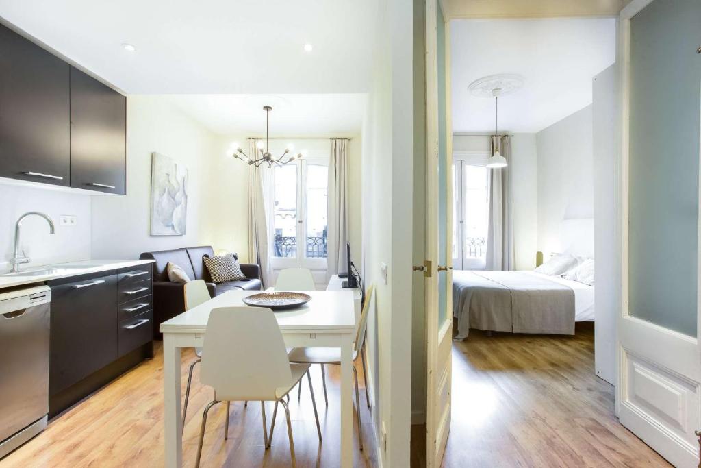 The Collection Barcelona - Centric 2bedroom in Las Ramblas 3 1A - 5