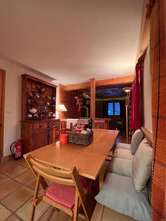 Cosy Apt Close to Ski Lift Easy Access to Town - 3