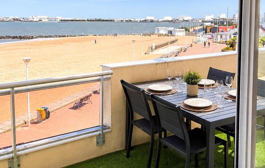 1 Bedroom Beautiful Apartment In La Rochelle - 1