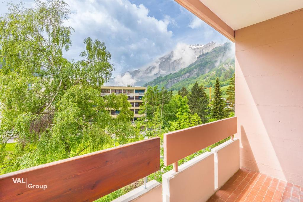 2,5 Zimmer Wohnung Mayenzett zentral mit Balkon - 3