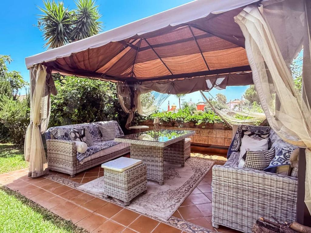 4 Bed villa with Pool and Cinema Room - 3