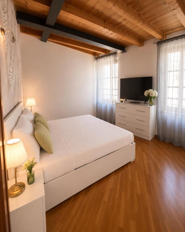 LB - Stella Apartment Center - 1