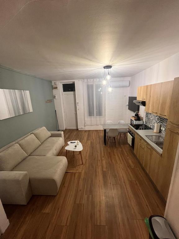 Logement autonome pour 2 à 3 personnes 78F - 1