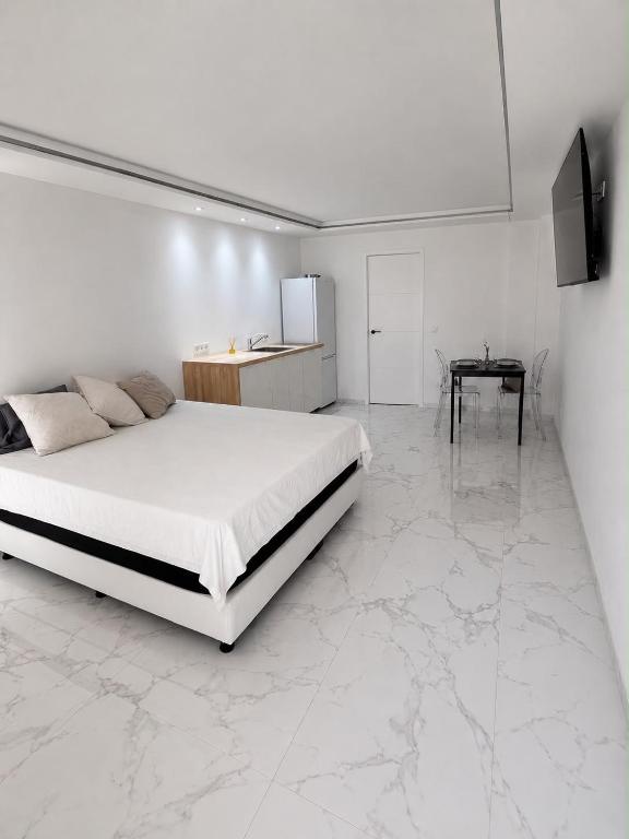 Modern Sea View Apartment with Terrace & free Parking - 2