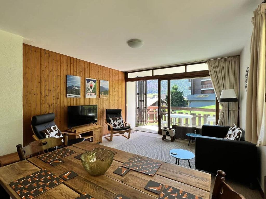 Central Location Walk to Ski Lift Sleeps 5 - 2