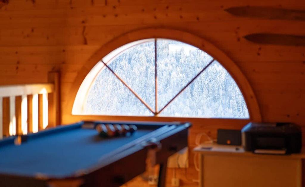 Mountain Chalet with Panoramic Views Sleeps 9 - 4