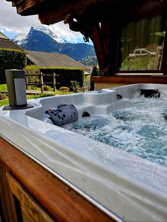 Large Superior Style Chalet - Central Location - 1
