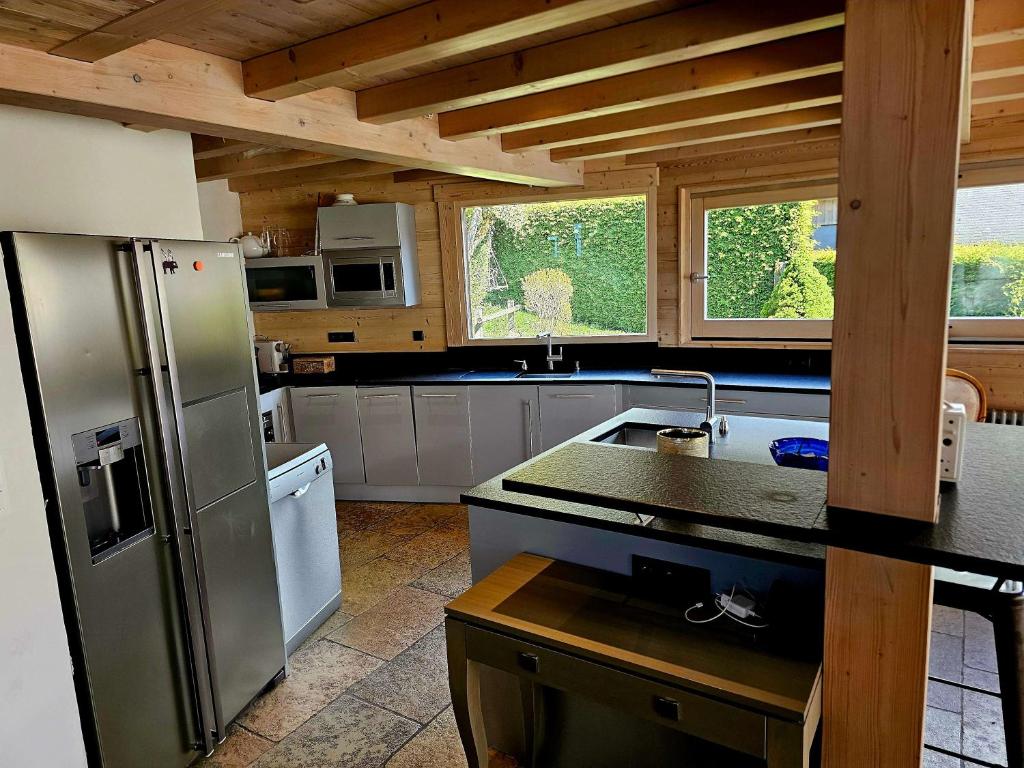 Large Superior Style Chalet - Central Location - 3