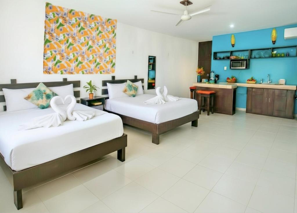 Boutique Romantic King & 2BR Suites, Sleeps 2-8, #1 Beach Mexico & Cenote - 8 Min Walk, Kitchen, Fast WiFi, AC, Bikes - 4