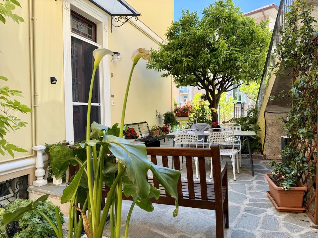 HOST4U - Honey's Home with Balcony and Garden in Imperia City Center - 1